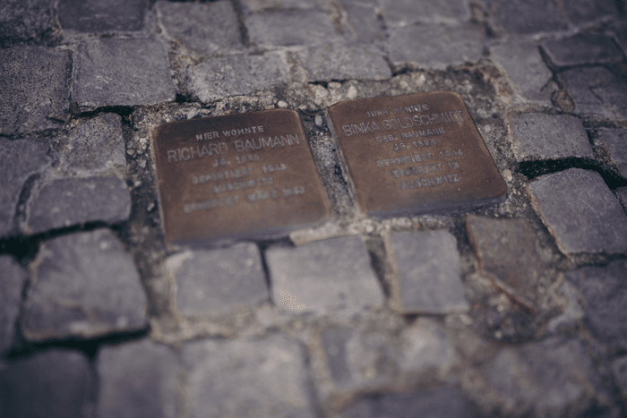 No alternative text found